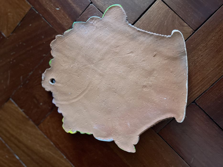 Decoração parede em barro pintado à mão