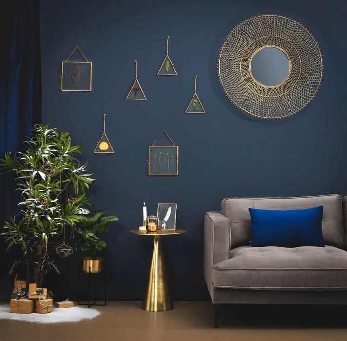 Stolik boczny marki Kave Home - RHET - złoty