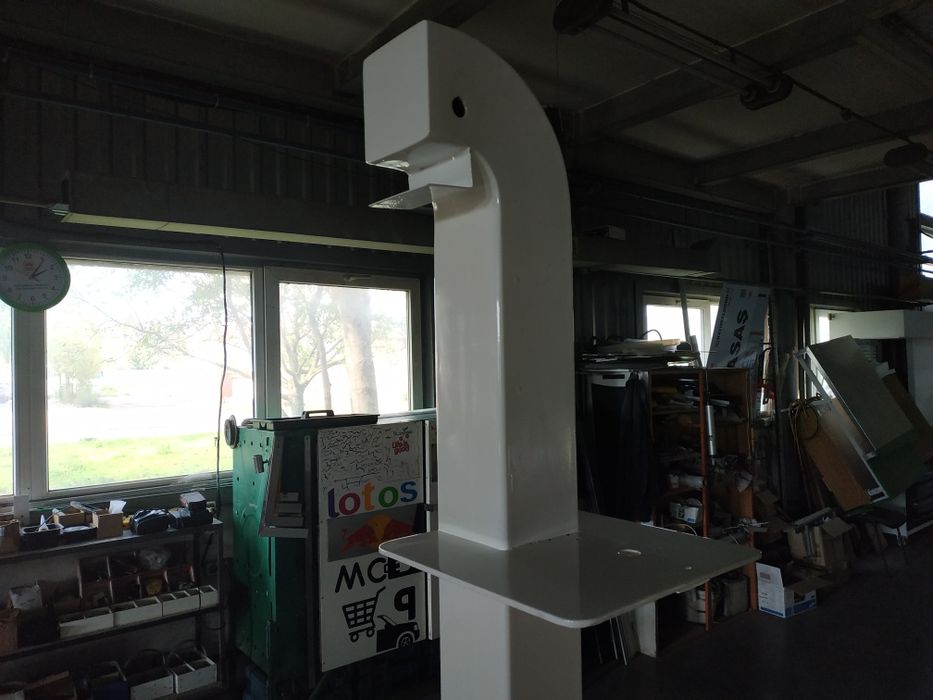 Підлогова стіійка для великого планшета