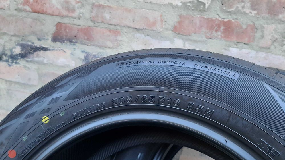 Нова резина 205/65 R16 Yokohama BluEarth-GT 2 штуки