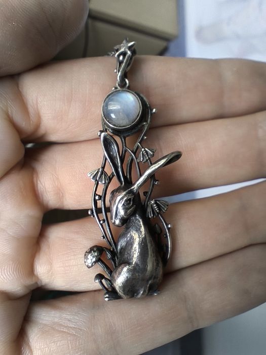 Wisiorek srebrny królik kamień księżycowy Drakonaria