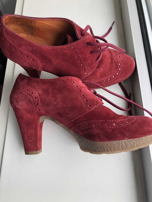 sapatos bordeaux  em camurça muito elegantes marca UNISA  36