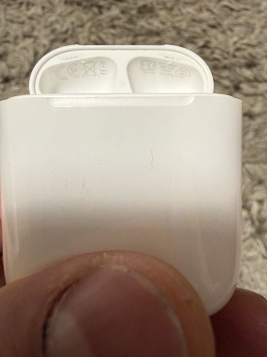 Кейс AirPods в Ідеалі.