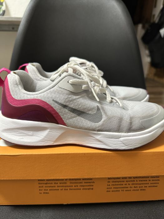 Кроссовки Nike беговые женские