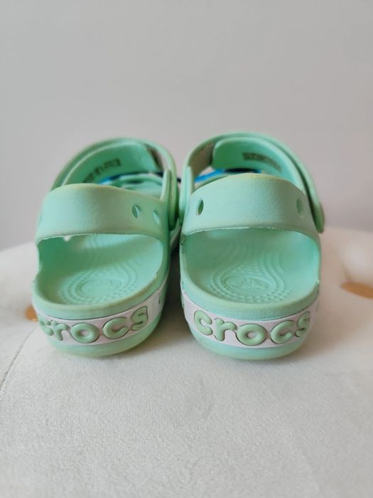 Crocs C12 29 30 sandałki dla dziewczynki przypinki wodoodporne