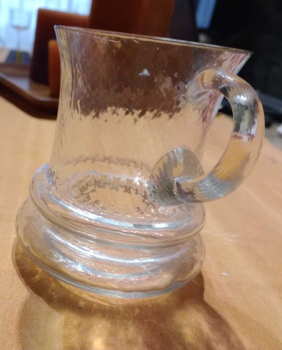 Caneca Trabalhada Vidro Martelado de 0,5 litro - Antiga mas nova