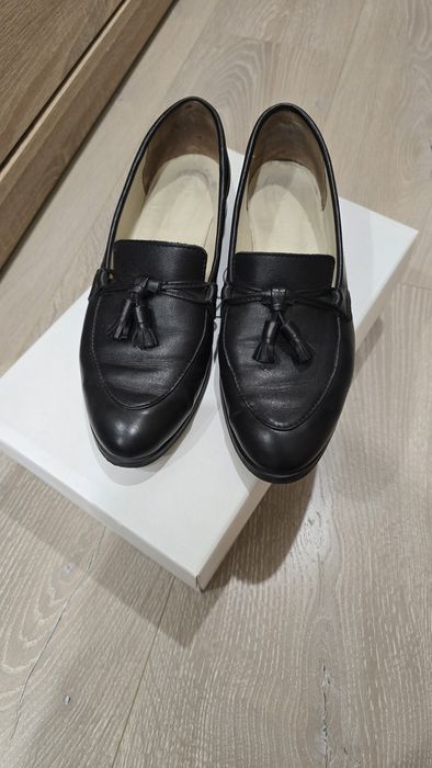 Натуральні шкіряні лофери estro