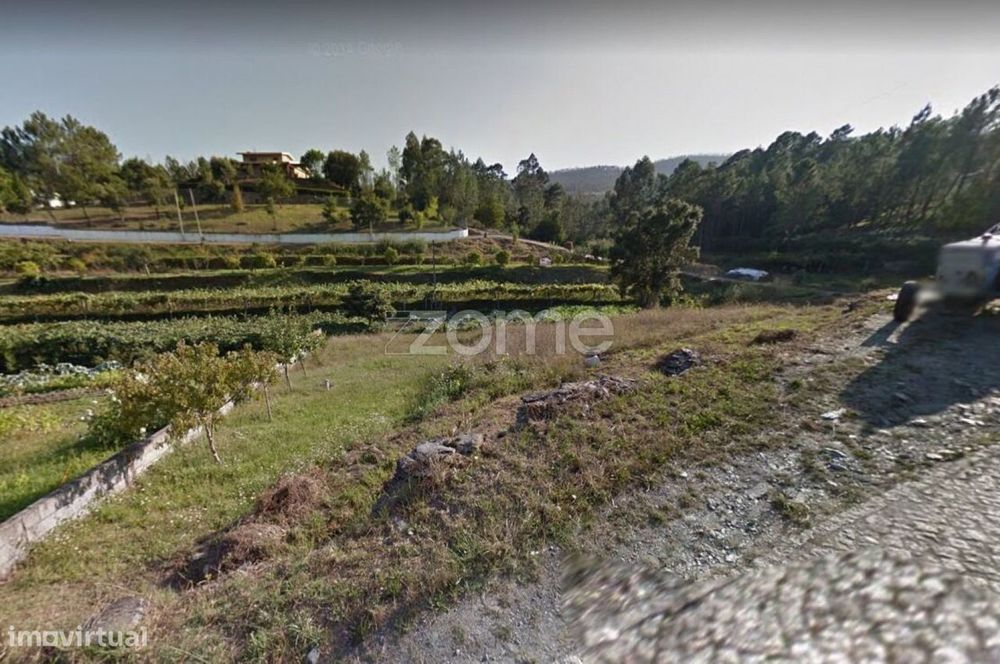 Terreno 1.100m2 com viabilidade de construção.