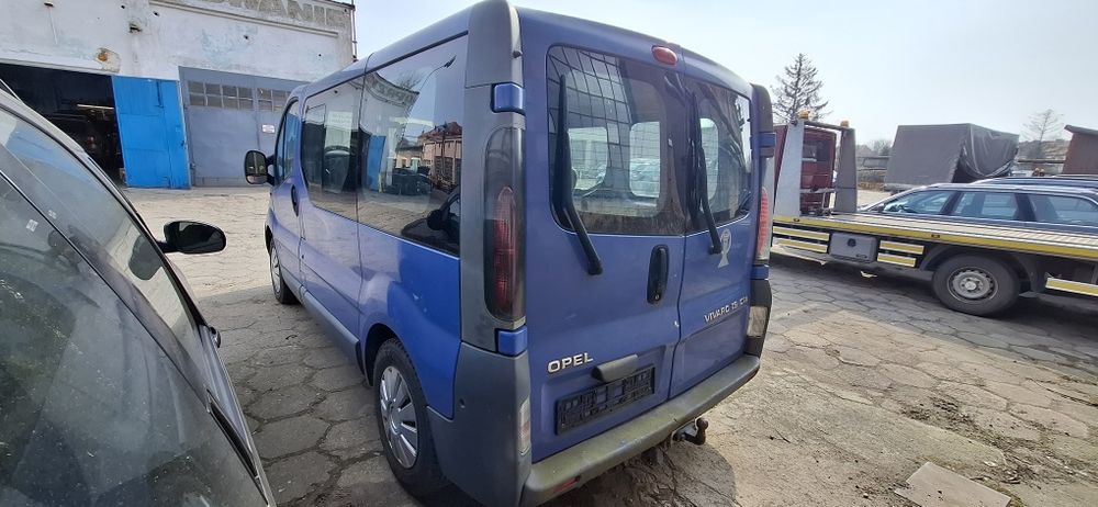 Opel Vivaro Renault Trafic diesel 9 osobowy hak zarejestrowany
