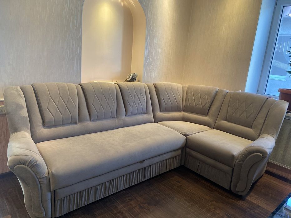 Перетяжка, реставрация мягкой мебели.