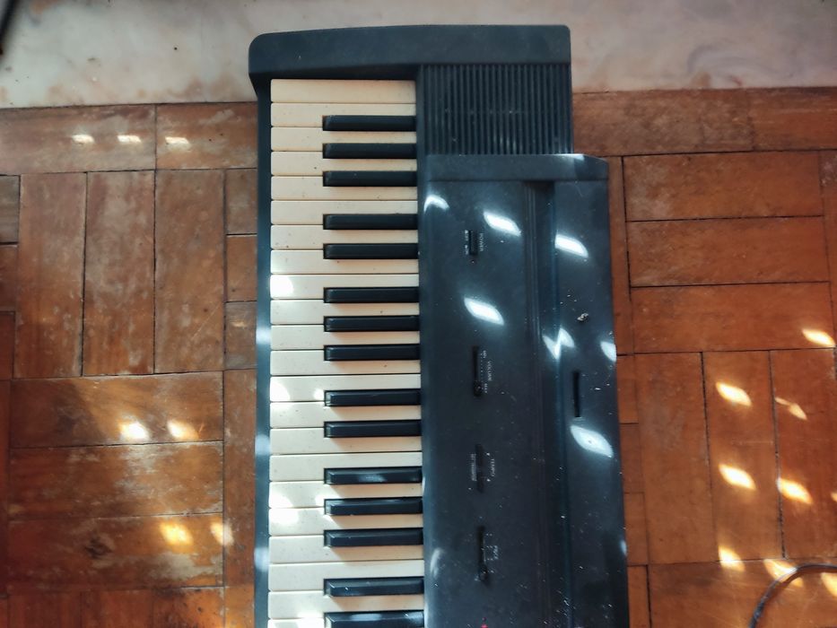 Órgão Piano Digital Roland EP-7 II