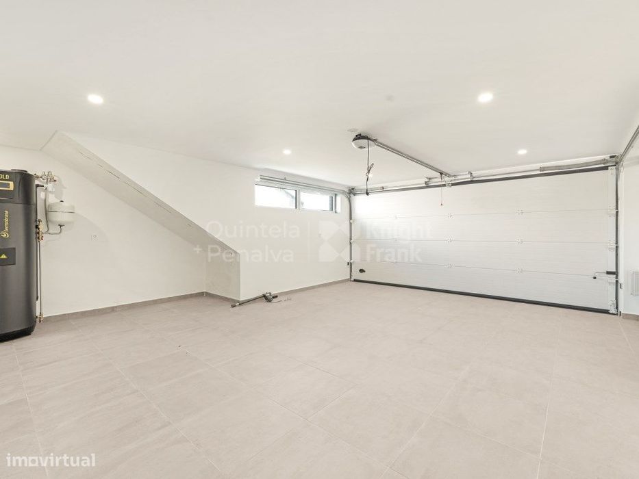 Moradia T4 com piscina e jardim na Amoreira, Cascais