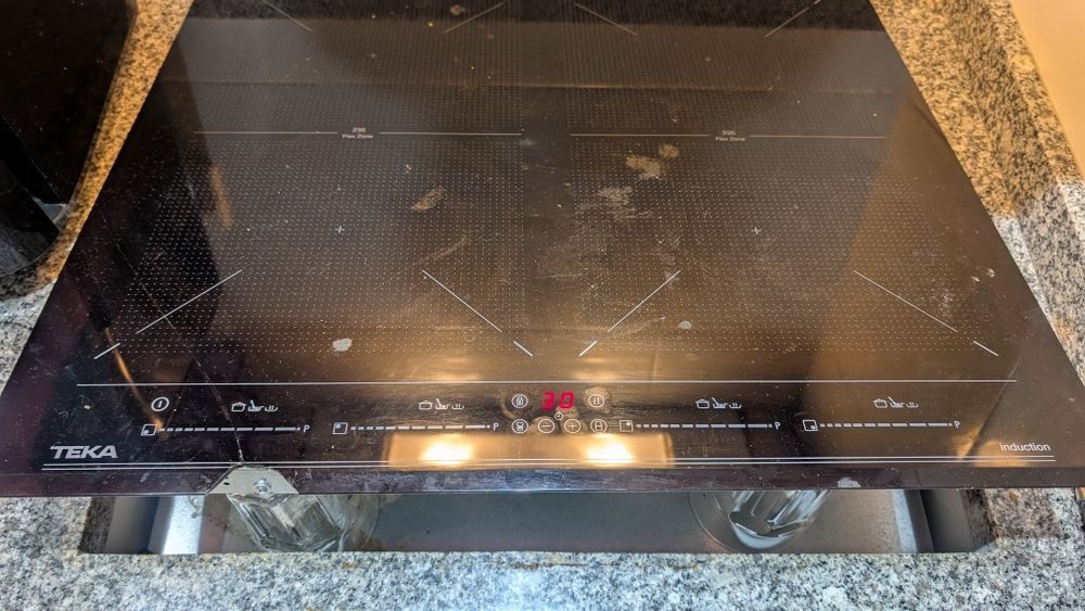 Placa indução Teka IZF 64600 BK MSP funciona (vidro rachado fotos)