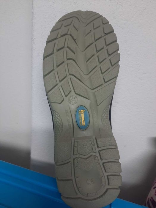 Botas biqueira de aço em pele - novas