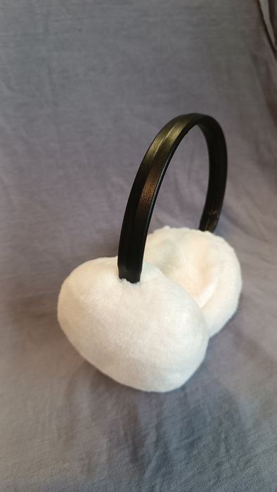 Меховые тёплые наушники белые