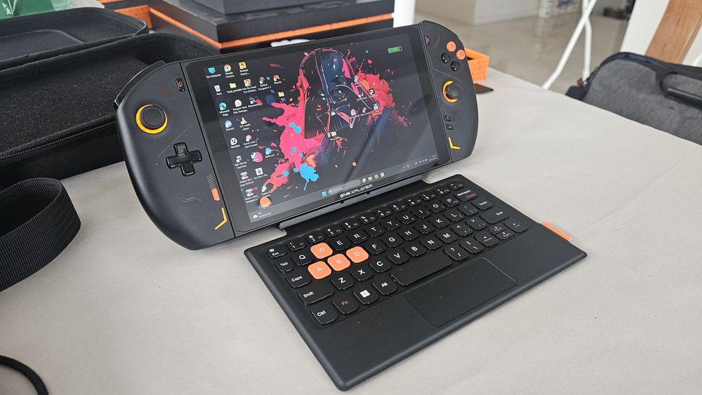 One X Player 2 pro - 8840u - 32GB - 2TB + Akcesoria