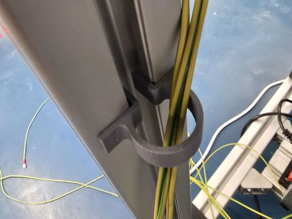 Clip para Cabos em Perfil 45x45 (Canal 10mm)