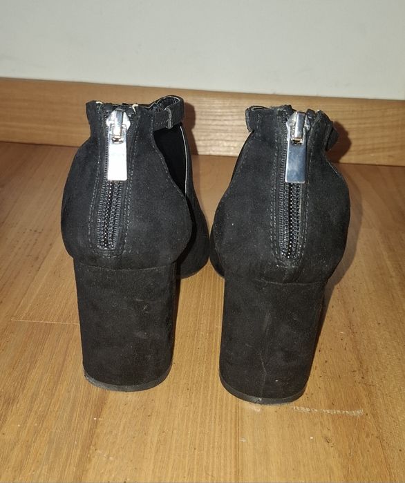 Buty na obcasie  sandały