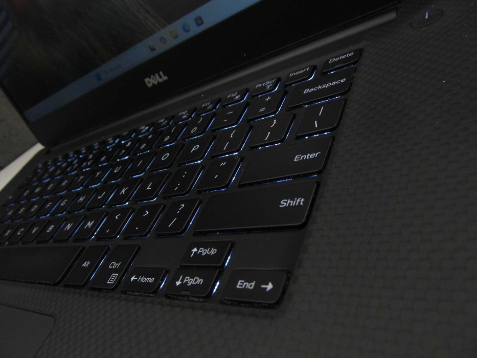 Dell Precision 5520 i7 7th 16GB dysk 256SSD Nvidia Quadro Windows 11