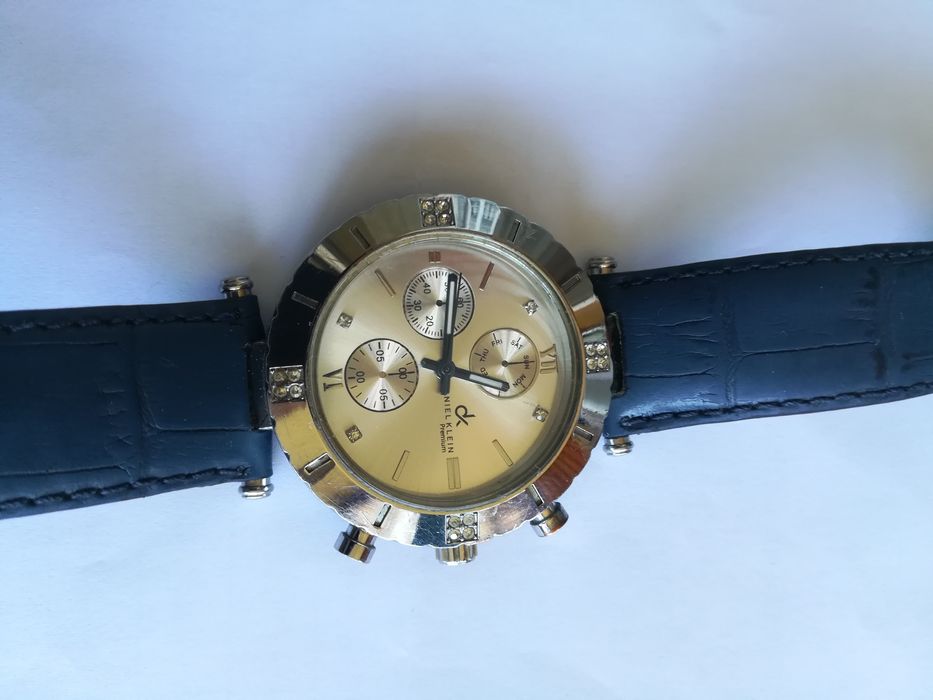 Продам женские часы