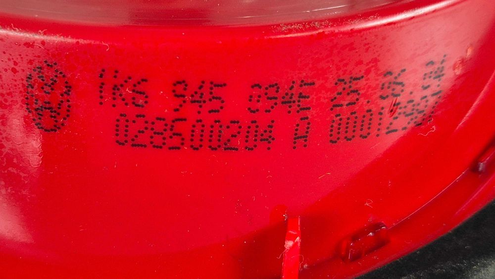 vw golf V HB lampa tył prawy tylna prawa w klape klapie oryginał igła