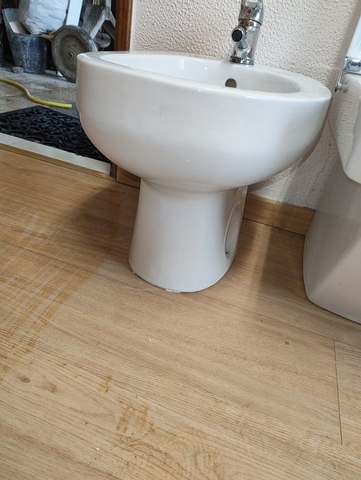 Bidés , roca e Sanitana