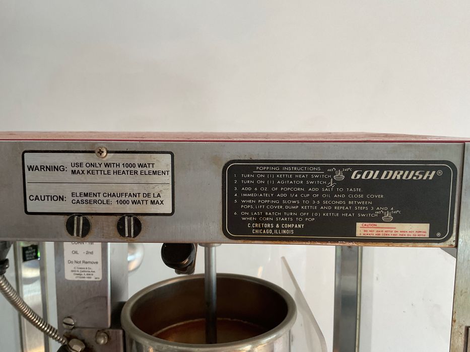 Máquina de pipocas eléctrica made in america bonita e prática