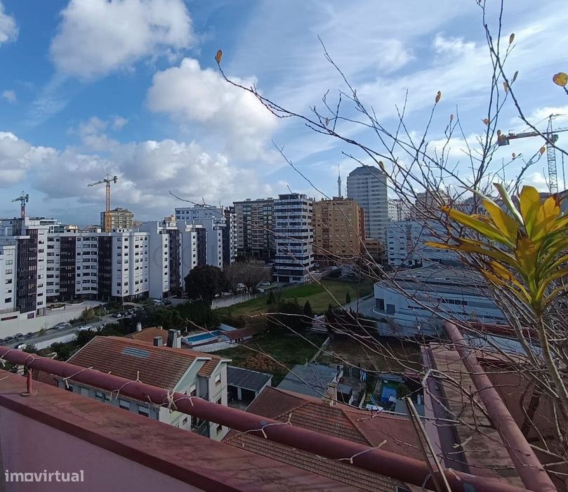 T2 no Centro de Gaia | Junto ao El Corte Inglés — Mafamude E Vilar Do Paraíso, Porto