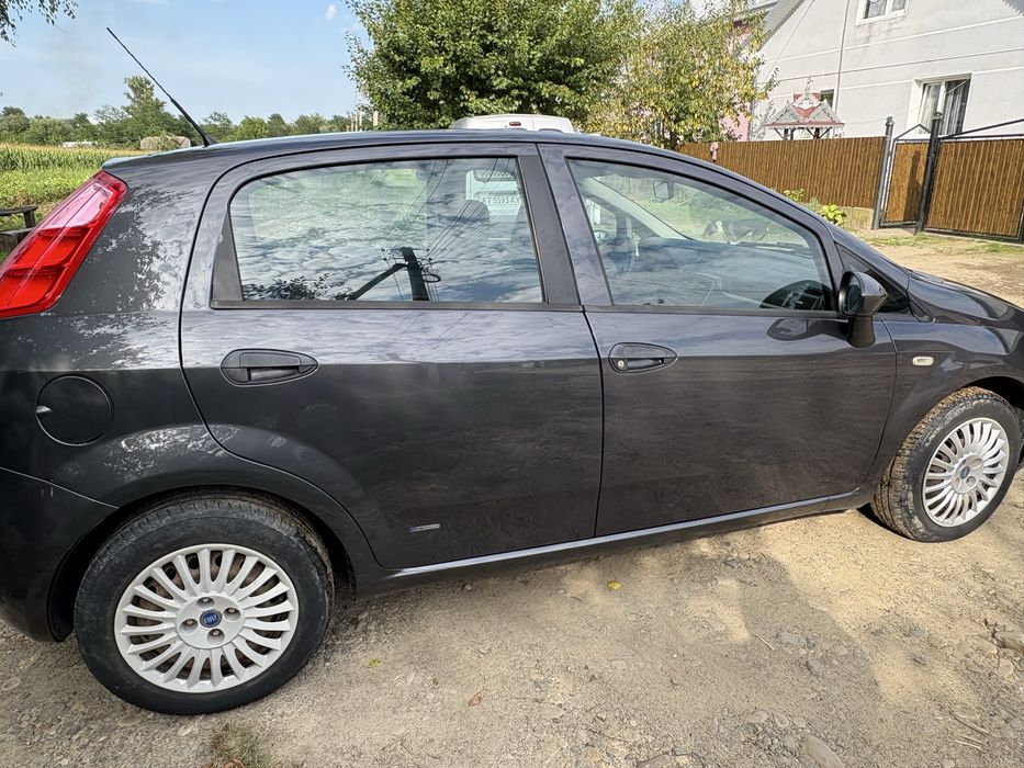 Фіат пунто         .