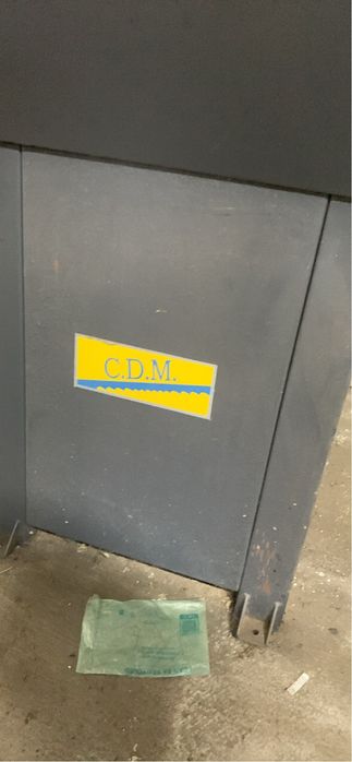 Maquina de cortar c.d.m