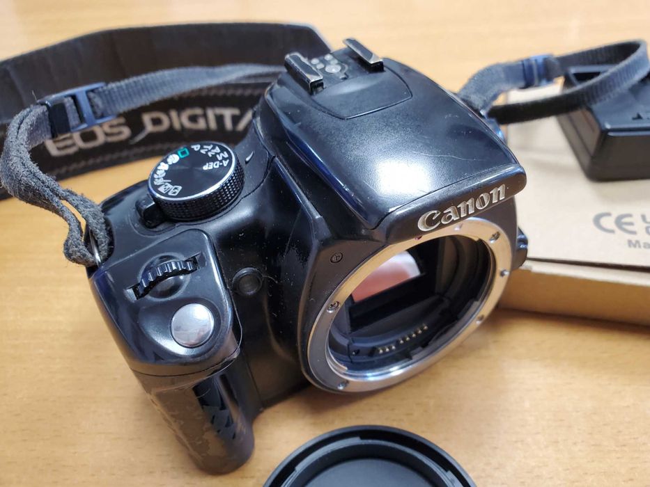 Aparaty   Canon DS126071