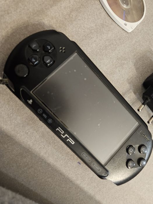 Sony PSP E1004 | stan bardzo dobry | sprawna | zestaw