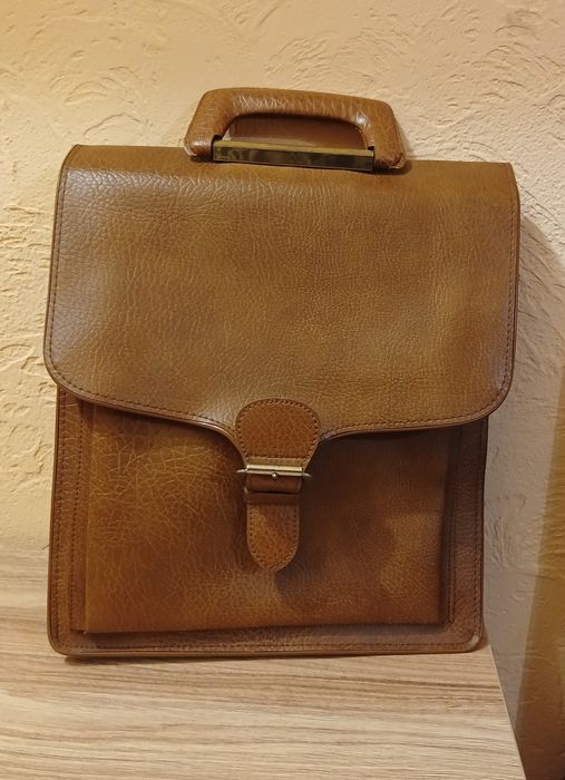 Сумка портфель чоловіча..коричн колір ..нова.три відділи.
