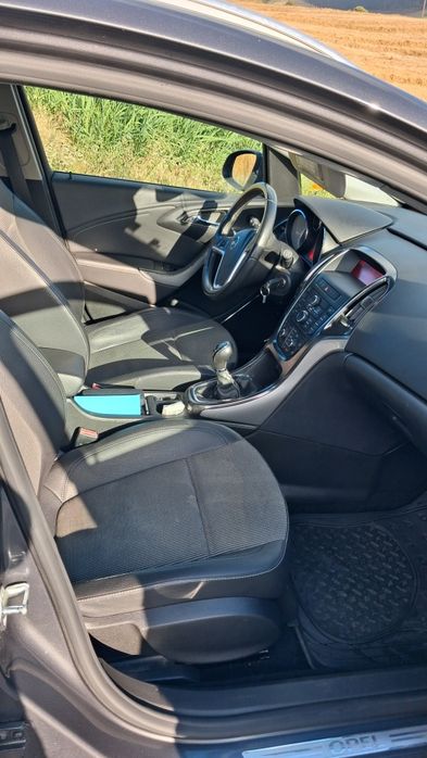 Opel Astra Sports Tourer 1.7 CDTi — photo 4