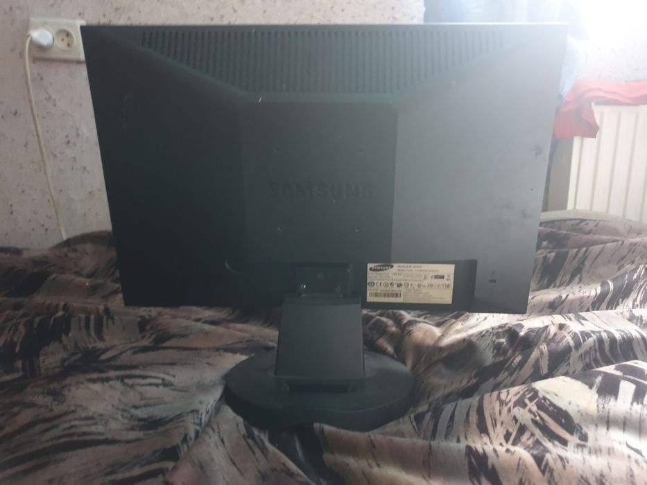 Продаю монитор для компа на запчасти розрешеніе 1440 на 900
