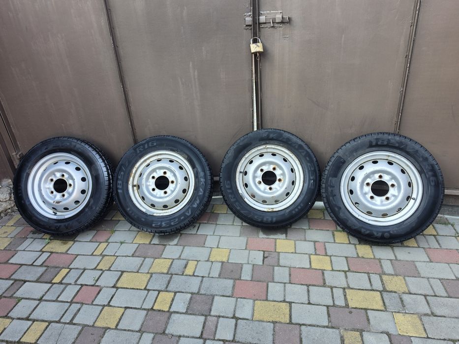 Диски ,гума колеса в сборі Нива 5x139.7 R16