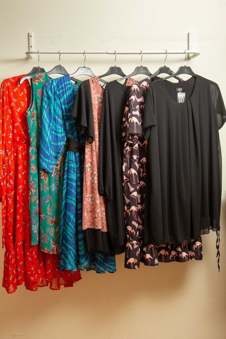 Lote de Vestidos e Macacões
