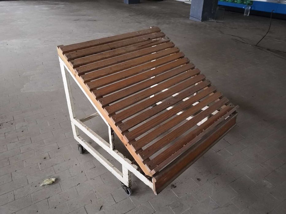 Expositor de frutas, legumes, bacalhau, etc.