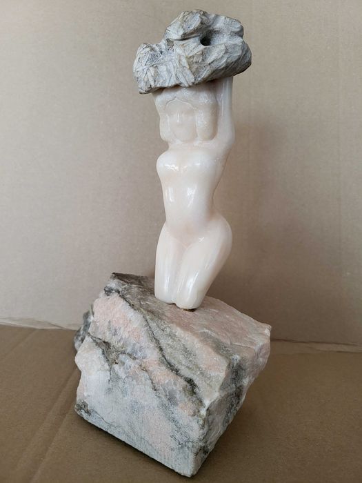Escultura em Mármore de Figura Feminina - Carlos Rodrigues