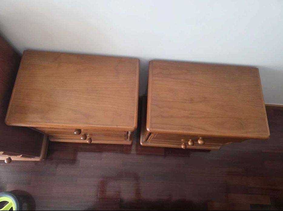 Mobiliário de quarto (cama, mesas de cabeceira e cómoda)