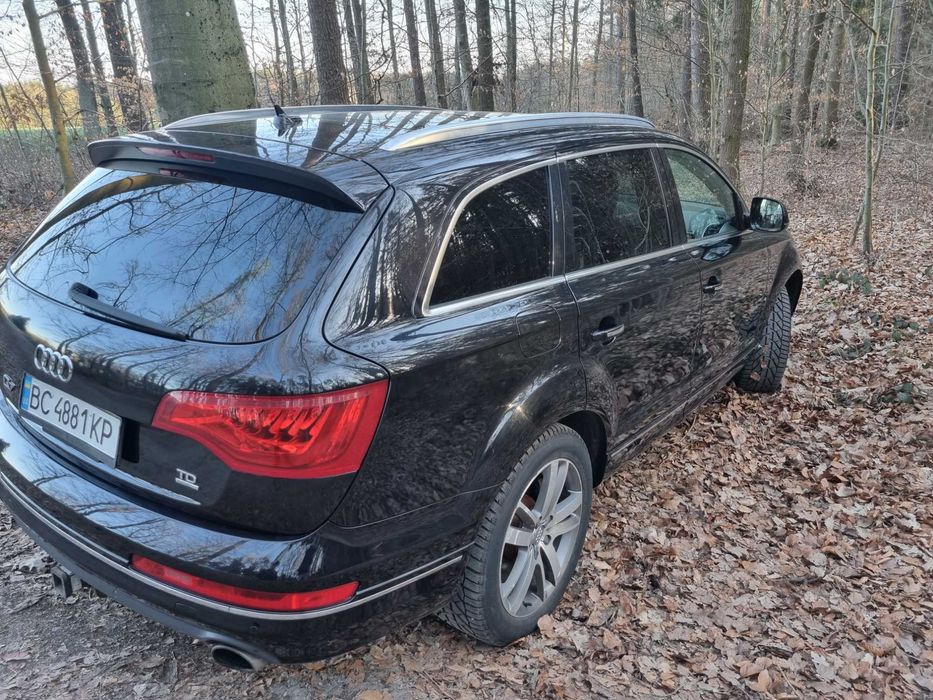 Автомобіль Ауді Q 7