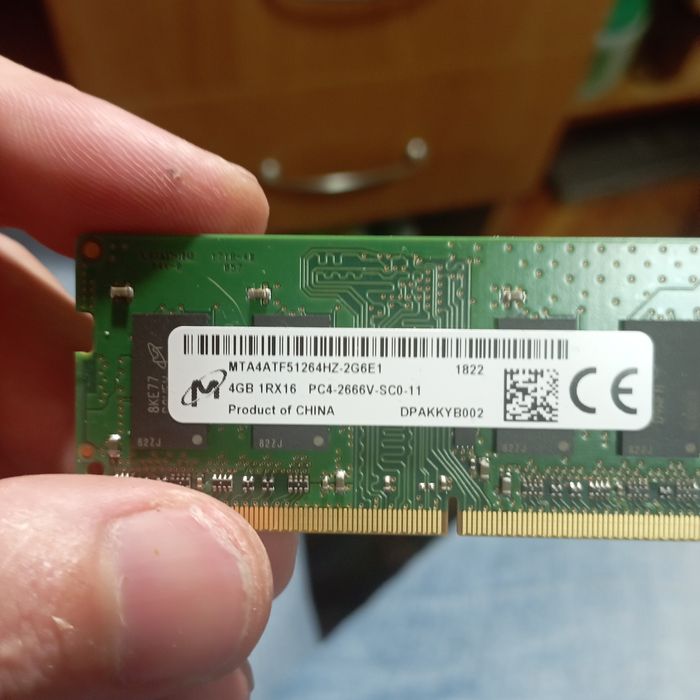 ОЗУ ddr4 - 4 gb  вживана, у робочому  стані для ноутбука