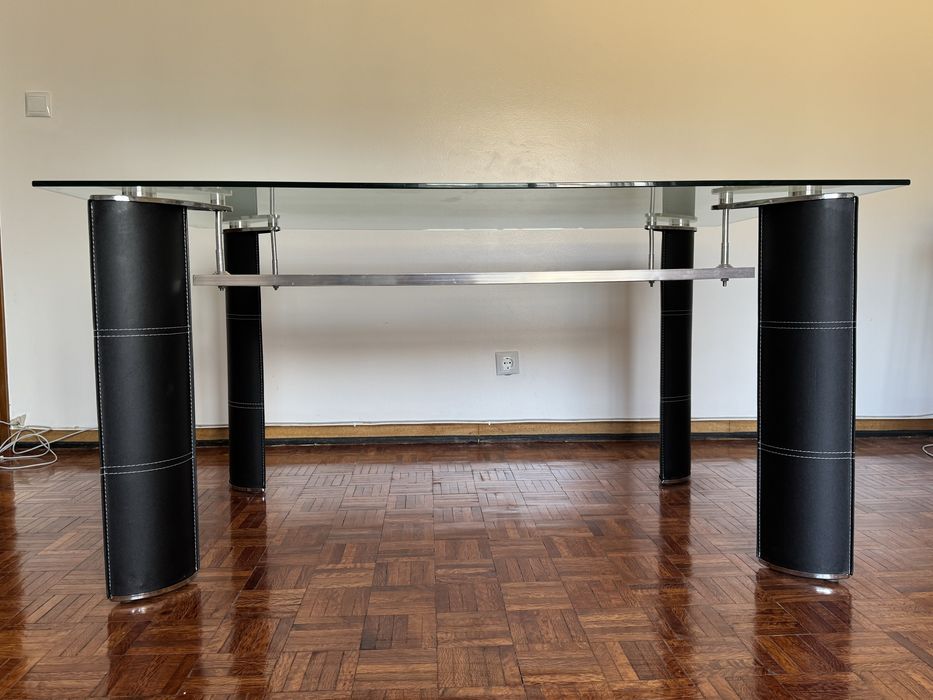 Conjunto mesa e cadeiras de jantar