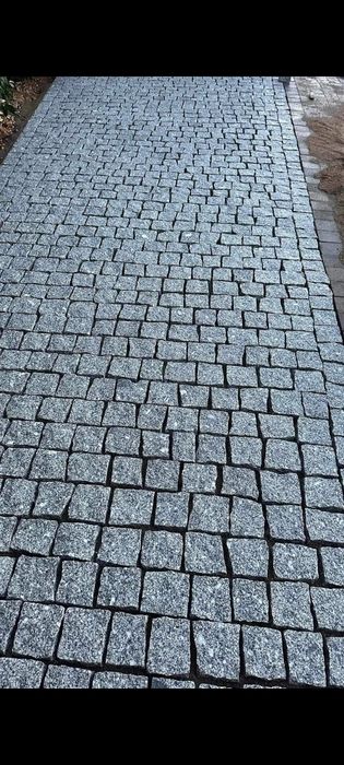 Calçadas e servicos com pedra