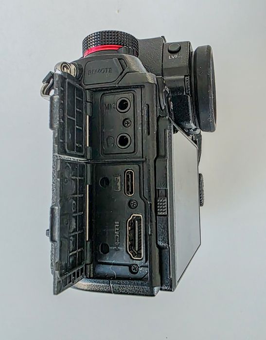 Panasonic Lumix S1R + 3 Baterias — Excelente Estado