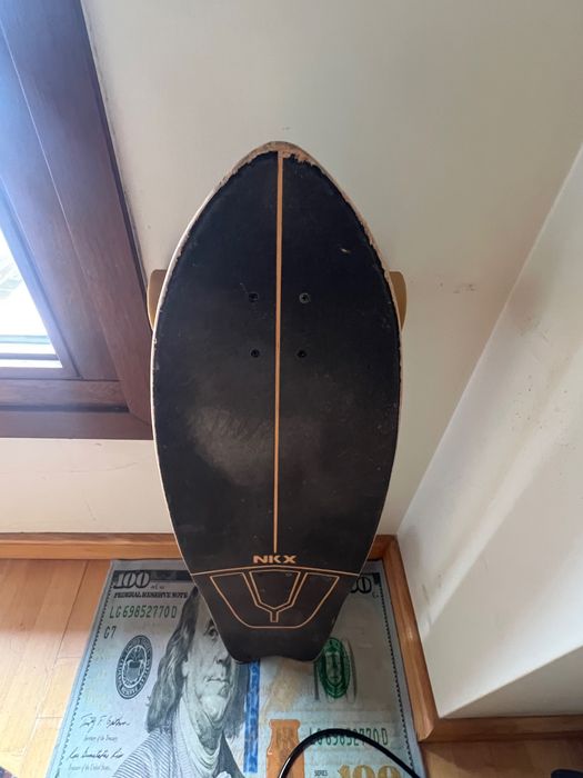 Surf skate super novo, 2 meses de uso. Estou vendendo porque vou mudar de país