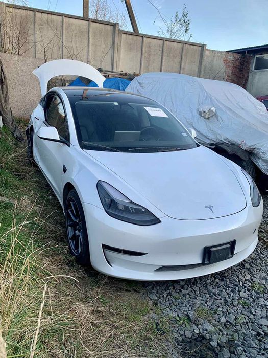 Дверка tesla model 3  дверь двері tesla m3