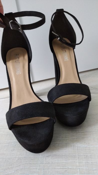 Nowe buty 41 pretty little thing