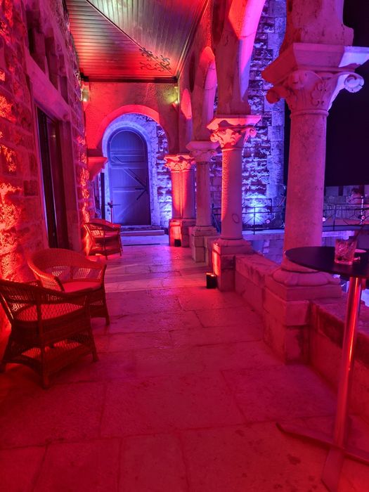 Aluguer de audiovisuais, som e luz para eventos e casamentos