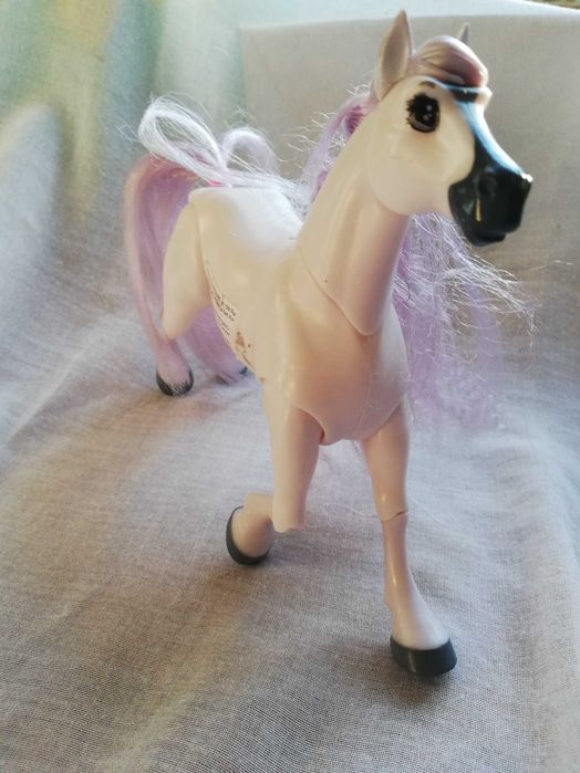 Figurka konik Just Play, mustang, rumak dla lalek.